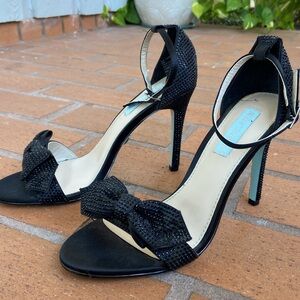 Betsey Johnson studded 4” high heels Size 8M